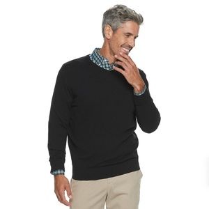 Men’s Croft & Barrow easy care V-neck sweater.